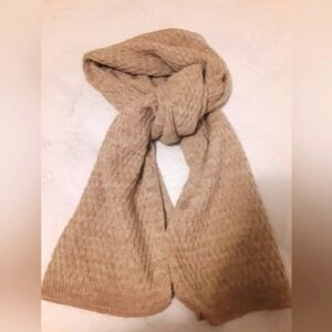 BENCH BEIGE SCARF WITH BUTTONS FOR CLOSURE